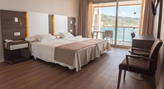 Top Floor Double room with balcony and with sea view Seramar Hotel Comodoro Playa