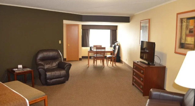 Люкс Crossroads Hotel & Event Center