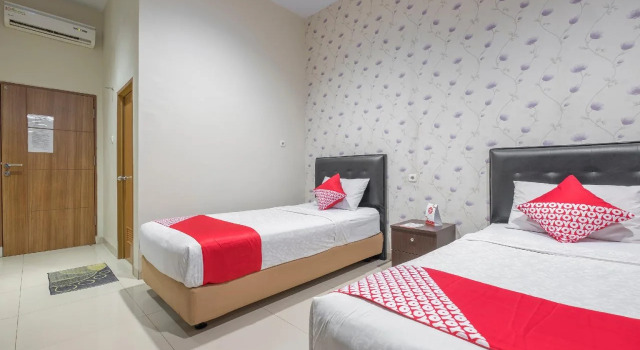 Hotel O Makassar near Pantai Losari formerly Hotel Astra Novilia, Book Hotel Hotels in Sulawesi with Parking, Parking