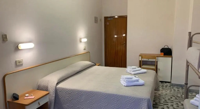 Четырёхместный номер Standard с балконом Hotel Levante Convenzionato con Oltremare