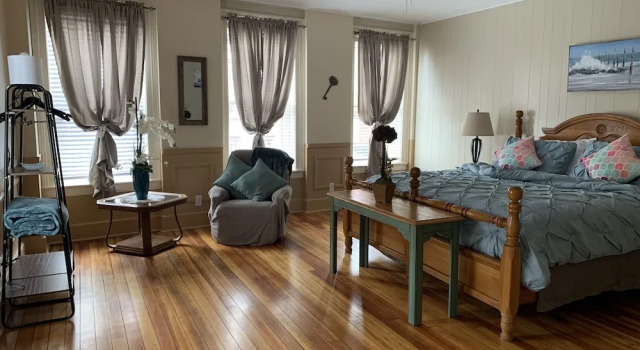 Downtown Galena Spacious Apartment 2 Bedroom Apts, Забронировать Апартаменты/квартира Галена Иллинойс, рядом с Dowling House