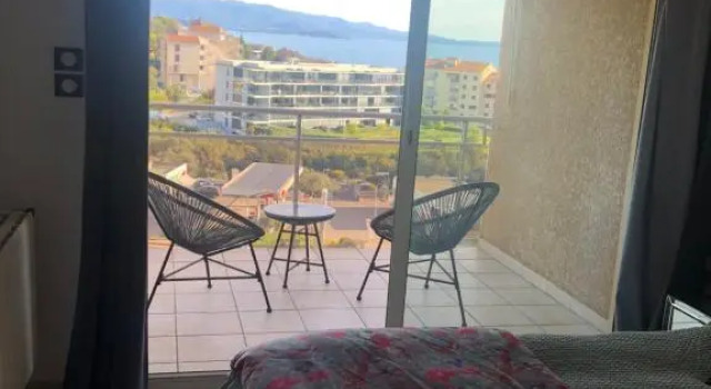 T3 vue imprenable sur le golfe d ajaccio, Rezerwuj Hotel Hotele w Korsyka z parkingiem, Parking