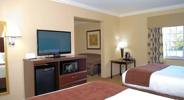 Четырёхместная студия Rock Island Inn & Suites