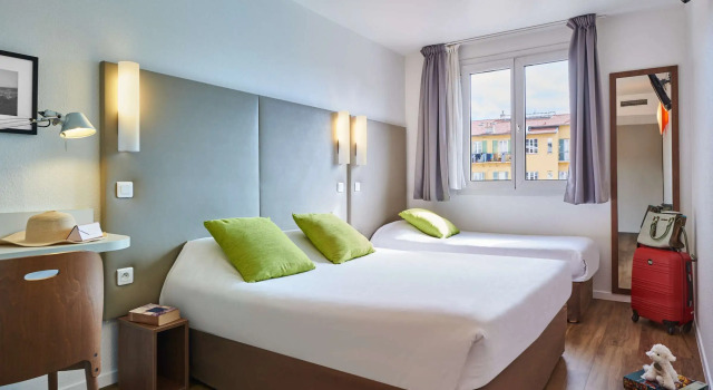 Трёхместный номер Standard Campanile Hotel Nice Centre Acropolis