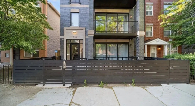 Коттедж New Two Bed Condo by United Center With Balcony