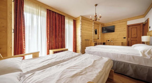 Семейный номер Standard с балконом и с видом на горы Hotel Columbia & Spa