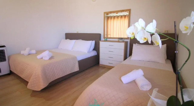 Трёхместный номер Standard Atlantis Hotel & Apartments