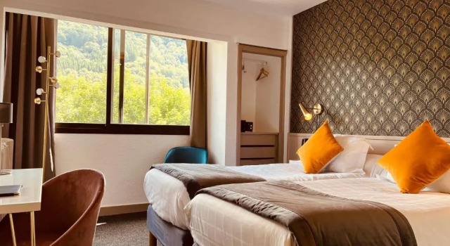 Семейный номер Standard с балконом The Originals Boutique Hotel Le Panorama Mont Dore