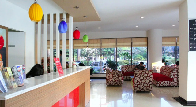 ZEN Rooms Sam Ratulangi, Book Hotel Hotels in Sulawesi with Parking, Parking