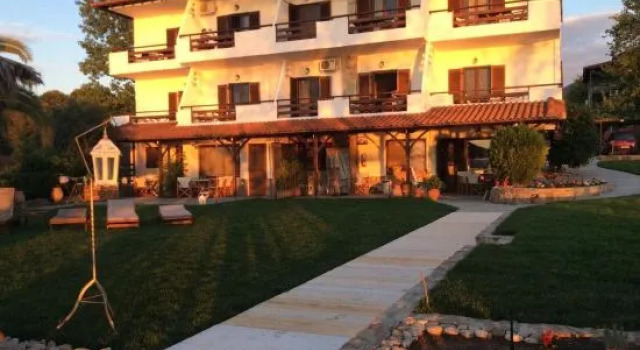 Christaras Apartments, Book Apartment Vourvourou 