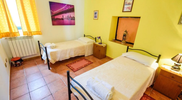 House With 2 Rooms in Enna, With Wonderful Lake View, Enclosed Garden, Book Hotel Hotels in Sicily with Parking, Parking