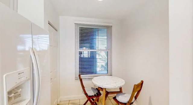 Beautiful Oceanfront Getaway W/shared Pool, Central AC, Elevator, & W/D, Забронировать Апартаменты/квартира Отели Амилия с парковкой, рядом с Amelia Island Plantation Oak Marsh Golf Course, Парковка
