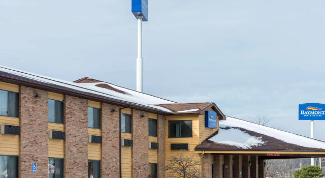 Кровать в общем номере Baymont by Wyndham Cambridge
