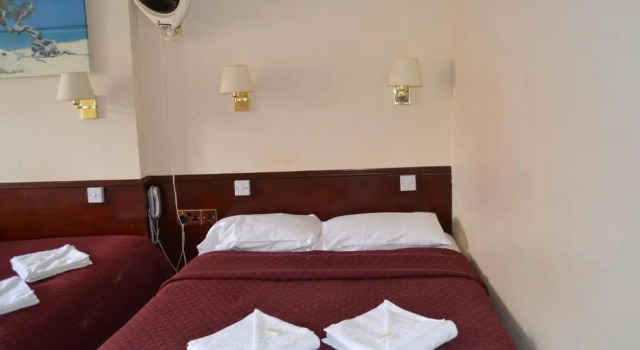 Четырёхместный номер Standard Hyde Park Court Hotel