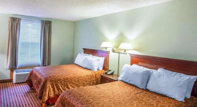 Четырёхместный номер Standard Цокольный этаж Rodeway Inn Lakeville - Finger Lakes Area