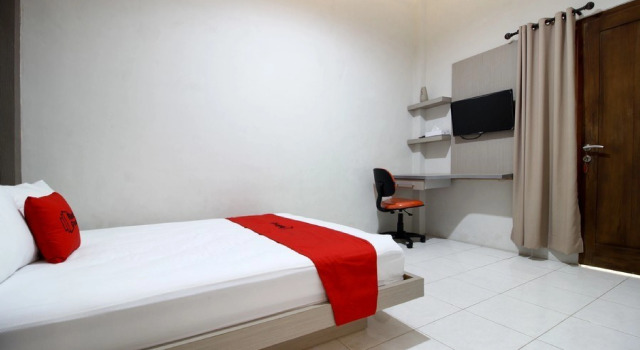 RedDoorz Plus near UPN Jogjakarta 2