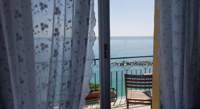 Апартаменты с 2 комнатами Bea's Apartment - The window to the sea - Seafront