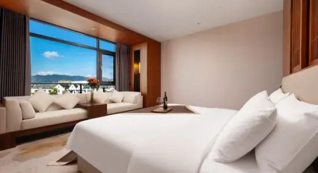 Люкс Deluxe Tengchong East Lake Thermal Spa Hotel