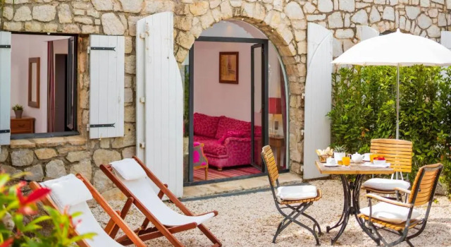 Полулюкс Hostellerie Le Baou