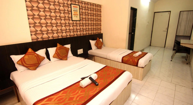 Трёхместный номер Standard Hotel Kurla Residency