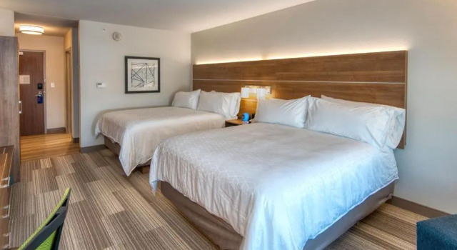 Run of House Holiday Inn Express & Suites - Lincoln Downtown by IHG