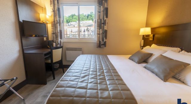Hôtel Croix Des Bretons, Varaa Hotelli Hotellit Hautes-Pyrénées aamiaisella, Aamiainen