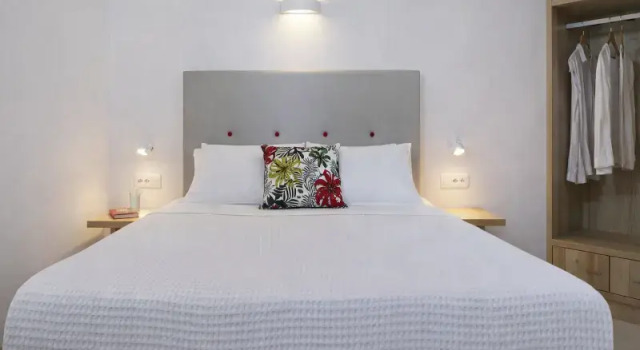 Полулюкс с балконом Hotiday Santorini Oia