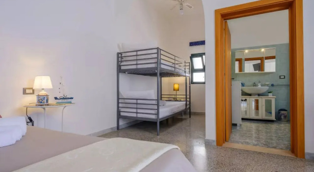 Emerald Residence Sleeps 12 With Sea View