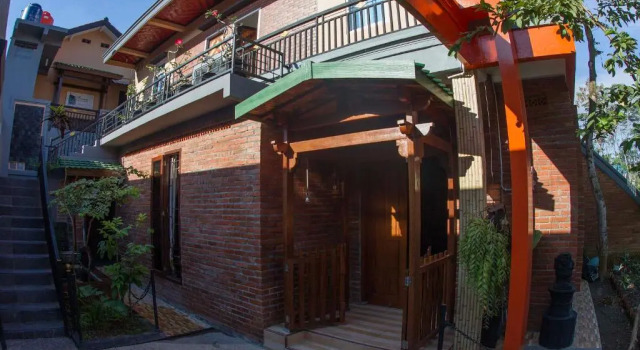 Camera doppia Economy con balcone e con vista Crown Guest House