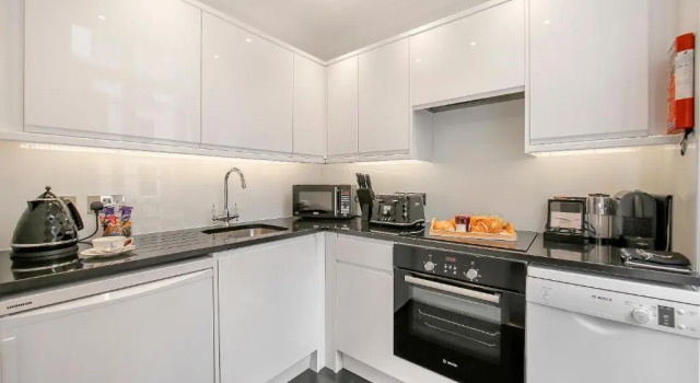 Апартаменты 10 Curzon Street by Mansley