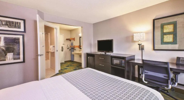 Двухместный номер La Quinta Inn by Wyndham Toledo Perrysburg