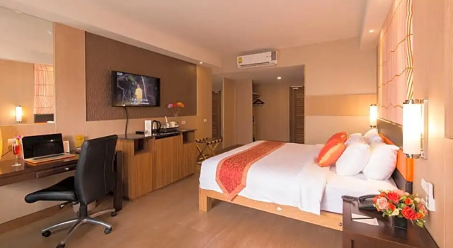 Номер Deluxe с балконом Dynasty Grande Hotel