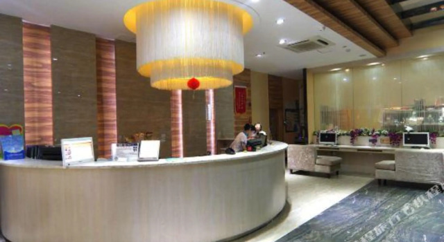 Unitour Hotel (Nanning Dongge Road Chaoyang Square Subway Station), Забронировать Отель Отели в центре Наньнин с завтраком, отели в центре Наньнин с завтраком