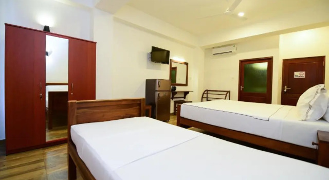 Chaaya inn Hotel, Забронировать Отель Недорогие отели Хиккадува, рядом с Коралловый риф Хиккадувы, недорого