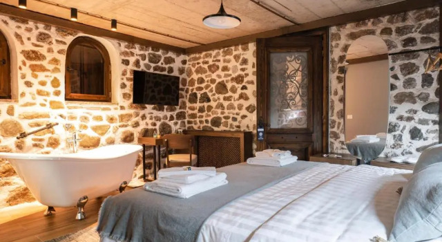 Hotel Vila Helen, Book Hotel Hoteller i Korçë County med parkering, Parkering