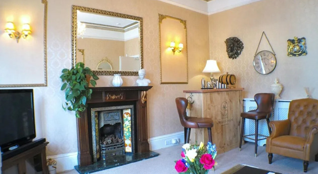 Kingston House, Book Hotel Hoteller i Torquay med parkering, nær Torre Abbey, Parkering