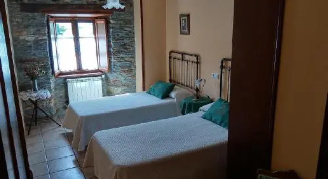 Apartamentos Los Castros, Забронировать Апартаменты/квартира Отели Сан-Тирсо-де-Абрес с парковкой, Парковка
