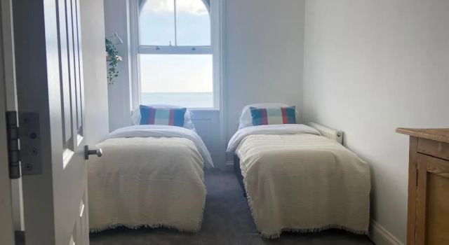 Spacious 2BD Flat With Stunning Views Folkestone, Varaa Huoneisto Asunnot kohteessa Merseyside, Huoneisto