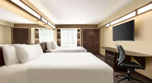Четырёхместный номер Business Microtel Inn and Suites by Wyndham Weyburn