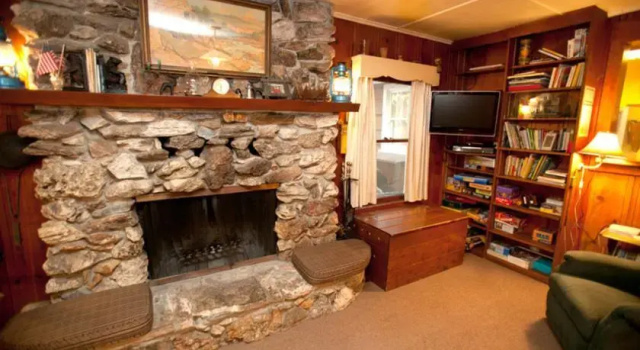 RedAwning Cabin #80 The Chattertons