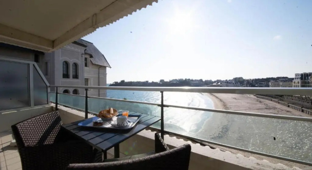 Семейный номер Standard с видом на море Best Western Hotel Le Crystal Dinard