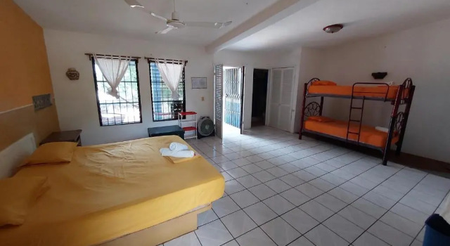 Четырёхместный номер Standard Tower Bridge Hostel