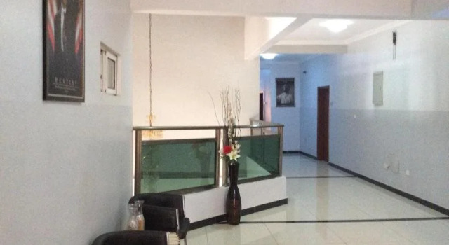 Prenox Hotel and Suites, Rezerwuj Hotel Hotele w Ikpoba-Okha z basenem, Basen