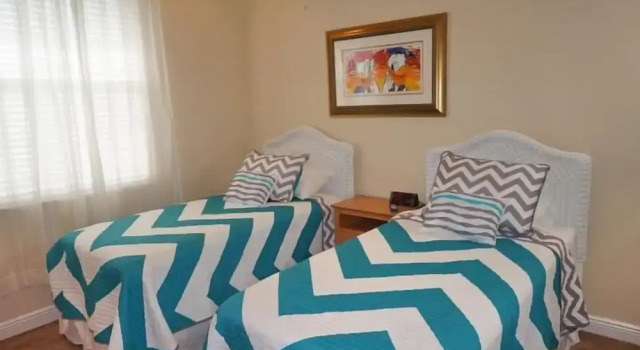 TO1120 4 Bedroom Holiday Home by Marco Naples Vacation Homes, Забронировать Дом для отпуска Марко-Айленд штат Флорида, рядом с Marco Beach