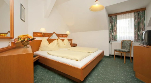 Hotel Gasthof Jerolitsch, Rezervați Hotel Hoteluri în Carintia cu parcare, Parcare