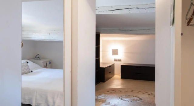 Stunning top Floor Flat in the Heart of Verona - With car Park