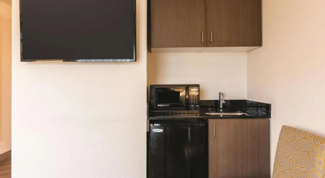 Люкс Deluxe La Quinta Inn & Suites by Wyndham Shreveport Airport