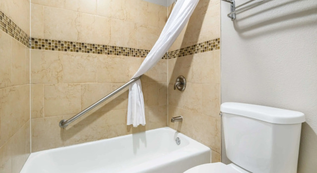Четырёхместный номер Standard Best Western Green Tree Inn