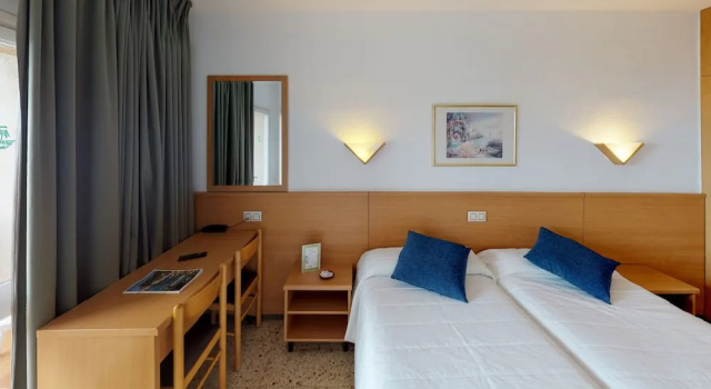 Двухместный номер Economy с балконом Hotel Samba