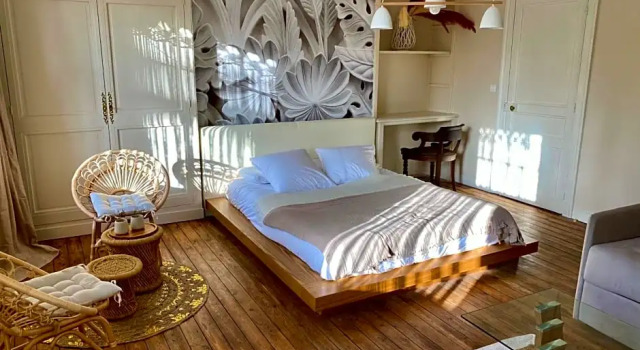 Aux Jolies Sources, Book Hotel  